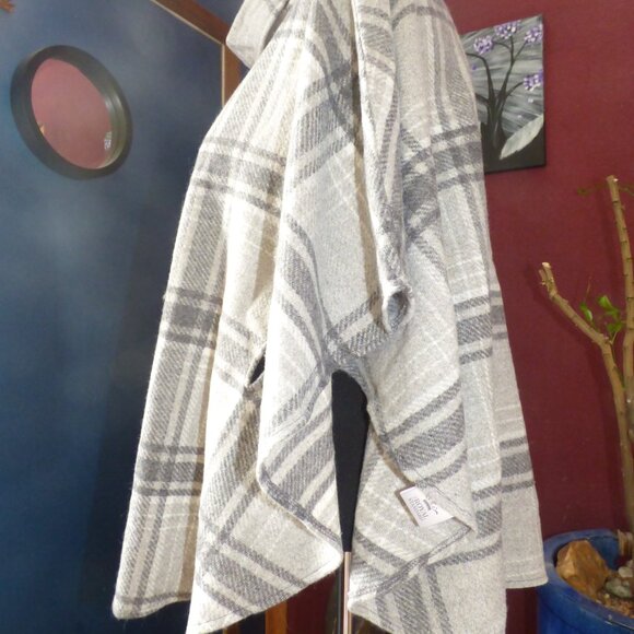 QUIRKY BOHO GOTH ROYAL STANDARD GRAY PLAID CHECK PONCHO TOP WITHOUT BELT O/S - Picture 2 of 11